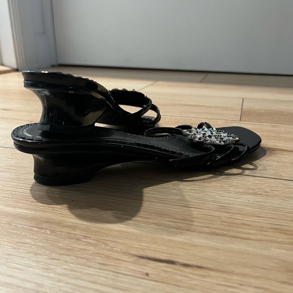 Like NEW - SEYCHELLES Beaded Sequin Strappy Patent Leather Low Wedge Sandal - Picture 2 of 3